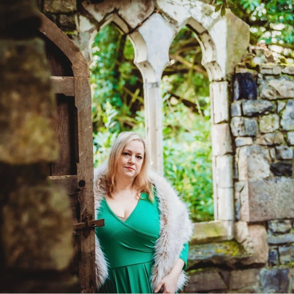 Meet your Posher, Erica - Picture 1 of 4